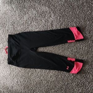 XS Under Armour cropped leggings with drawstring + pocket